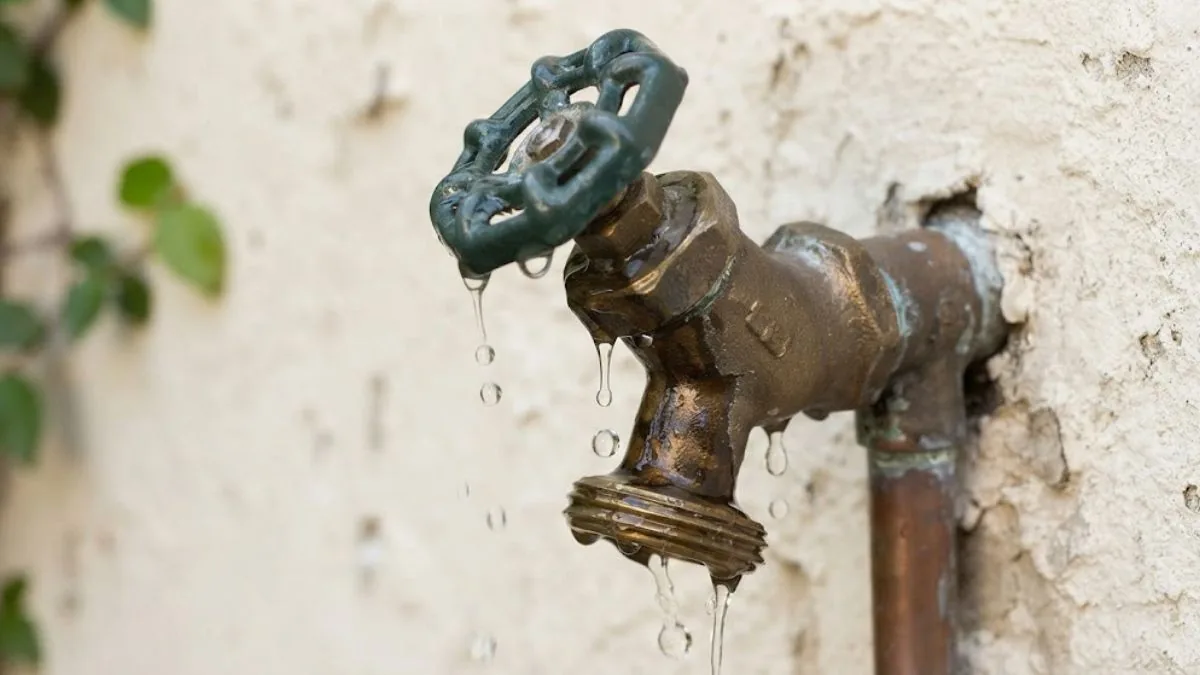 Hose bib leaking at the handle packing nut, Hose Bib and Outdoor Faucet Repair in Downey, CA